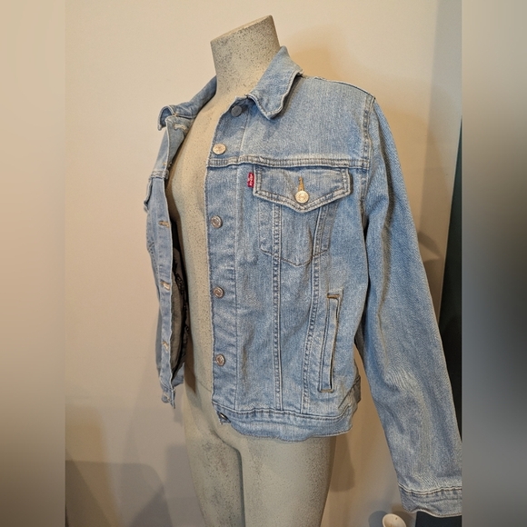 Classic Levi's Jean Jacket Light Blue Denim Women's Size XL - Picture 3 of 11